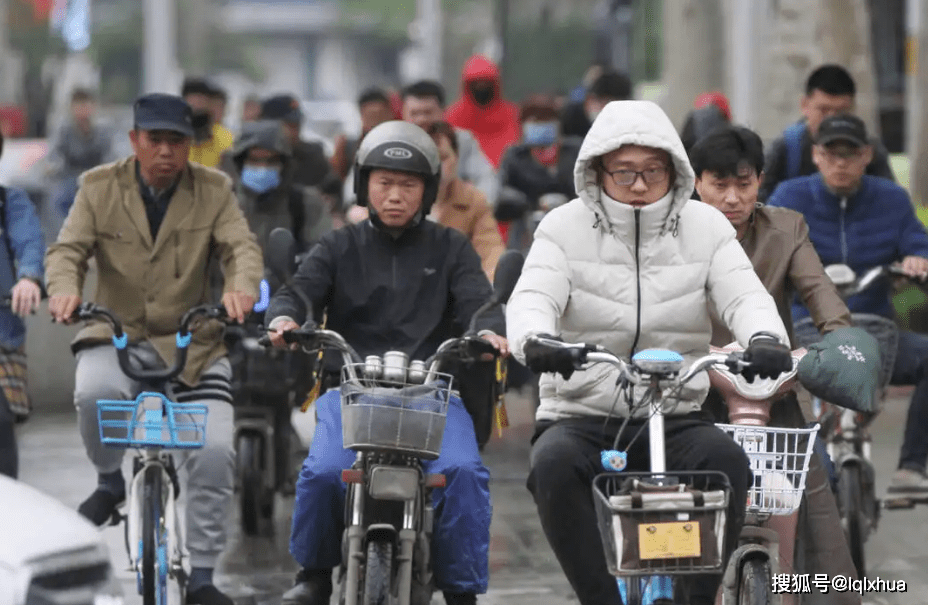 电动车拆除遮阳伞也就算了，为何挡风被也不让用呢？交警回复来了搜狐汽车搜狐网 4271