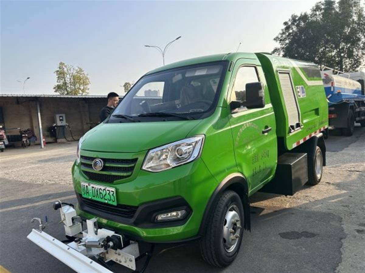 每台每年可省近6万元,洪山引入新能源环卫作业车_洪山区_市民_道路