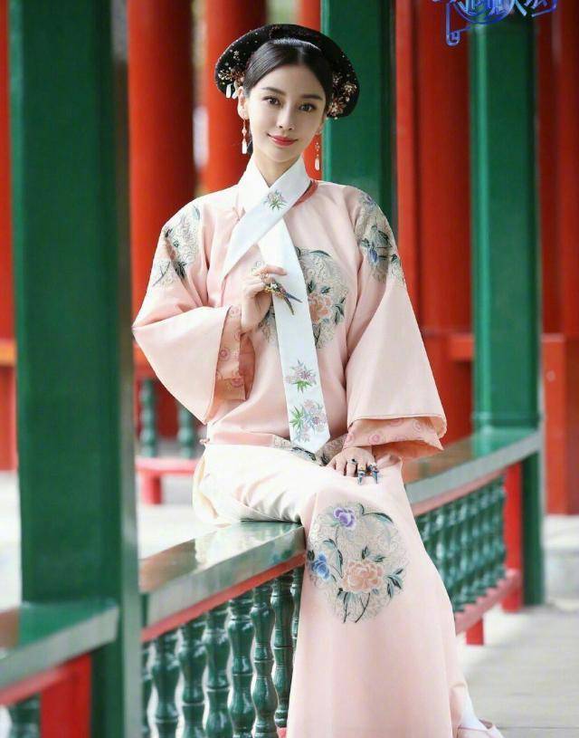 《遇见天坛》四大美女艺人的清宫照各有特色,你喜欢哪一个?