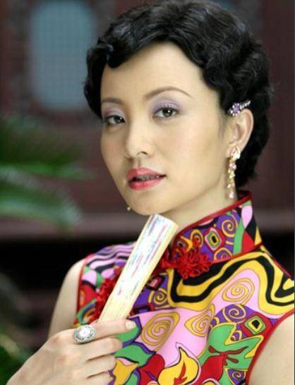 从中戏毕业后,有一度陶红出演了很多古装电视剧,于是就有了大家的"