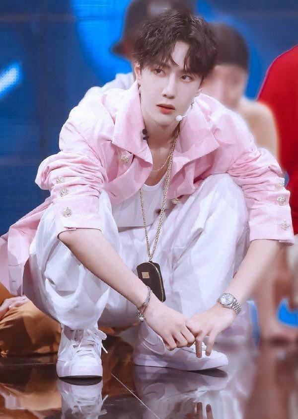 王一博,选手说他是将军,是直男,是团魂,网友说他野男人_battle_小宝