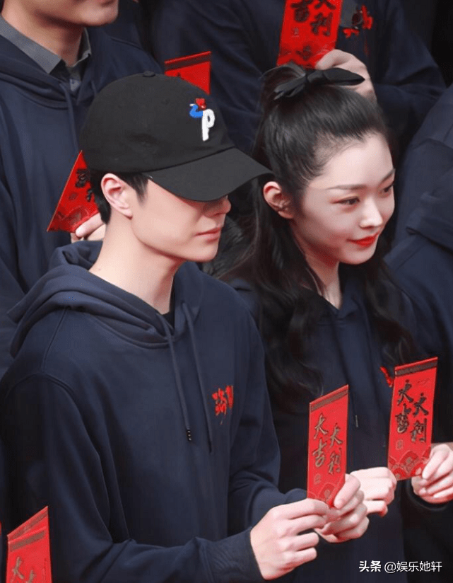 阵容好强王一博都靠边站了,合影站位显小心机_宋茜_消息_黄轩