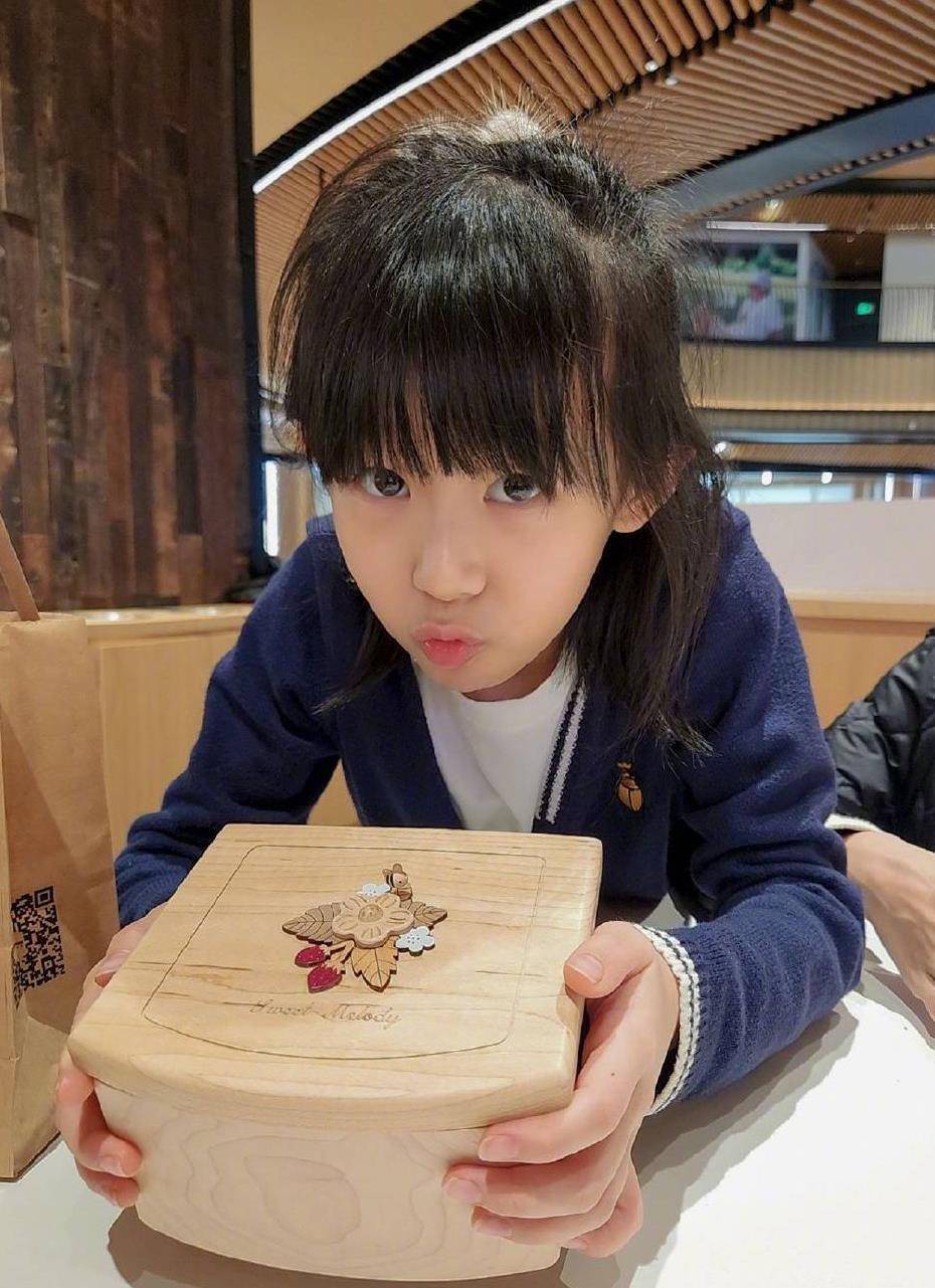 陆毅小女儿小叶子盟娃软糯超可爱