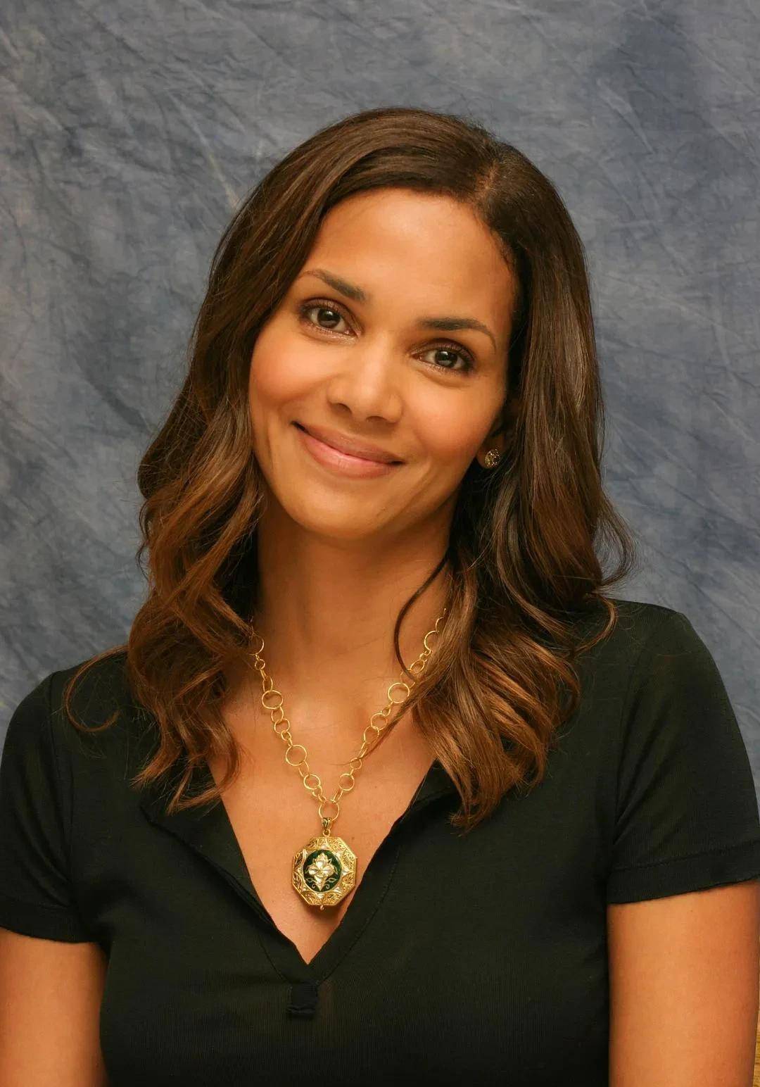 被张伟丽忽视的黑人女星,却是选美出身的第一位黑人奥斯卡影后_贝瑞