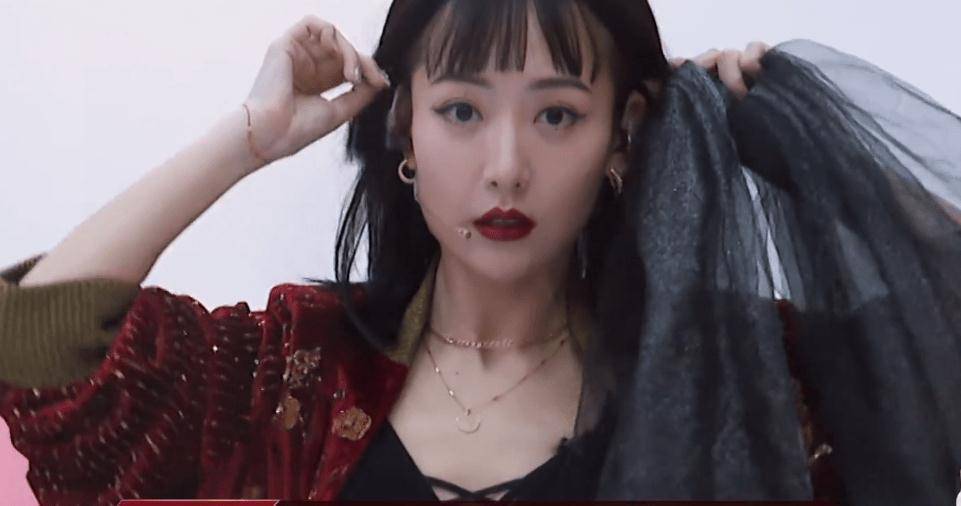 白冰公主切造型,和黄圣依金晨黄龄撞发型,宁静让她不要标新立异_姐姐