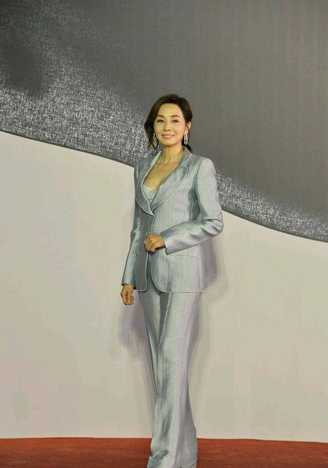 但是肤色的匹配和身高的优势让毛舜筠基本占到了天时地利人和,达到了