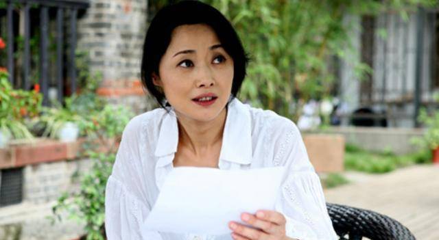 曾艳压江珊一战成名,三段感情成为张若昀母亲,如今被宠成公主_刘蓓