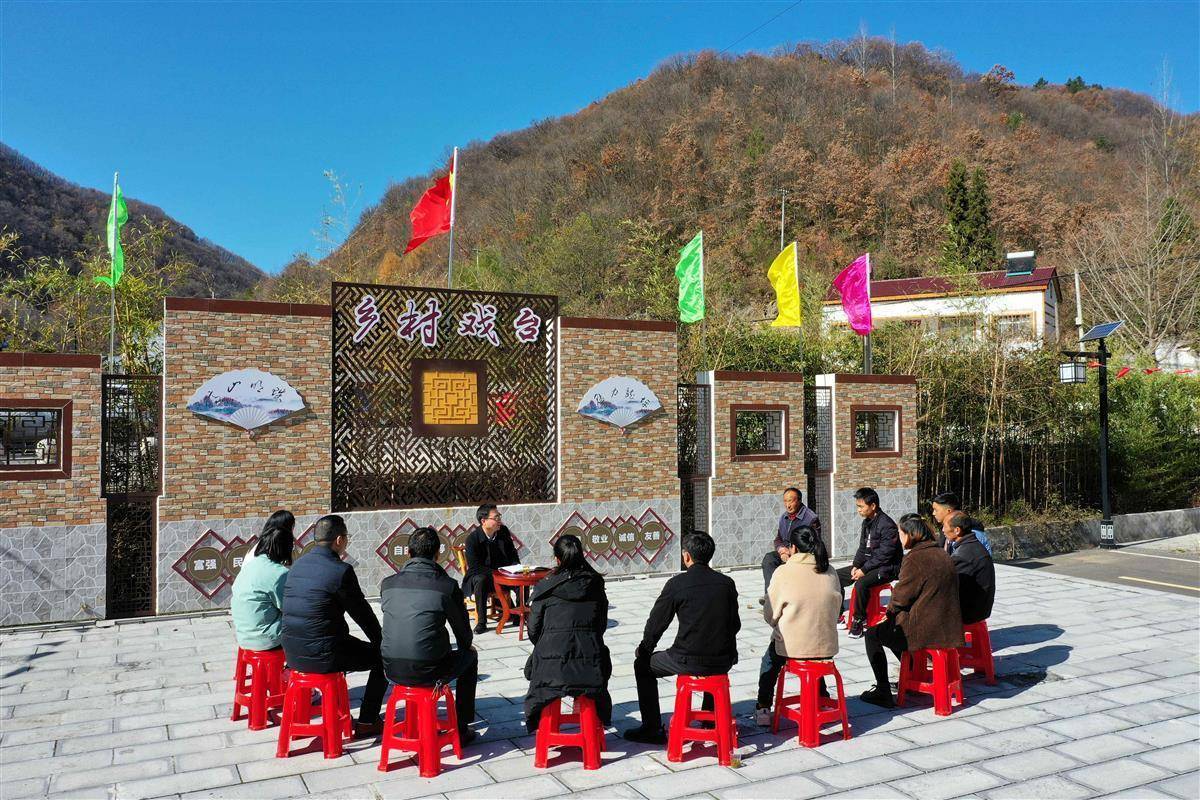 党的二十大精神进乡村_龙坪镇_保康县_群众