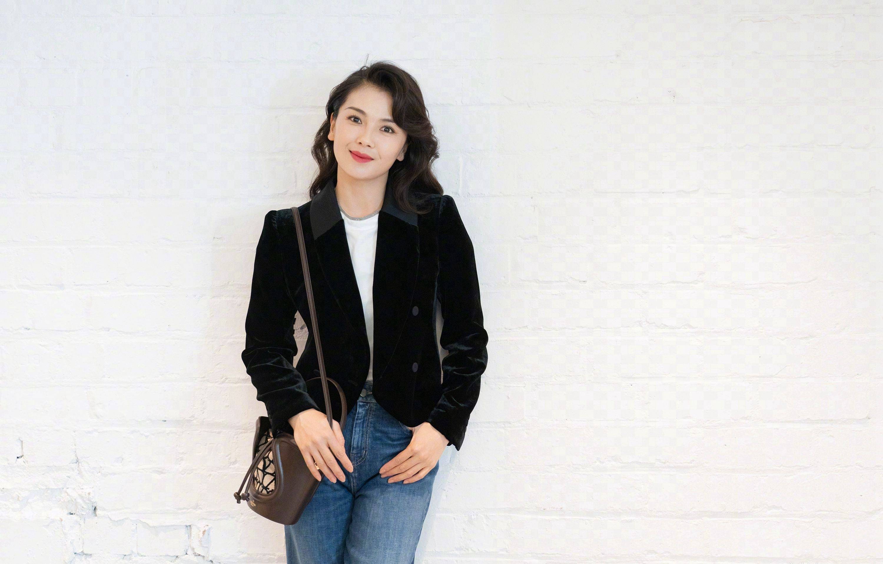 刘涛大波浪长发时尚写真