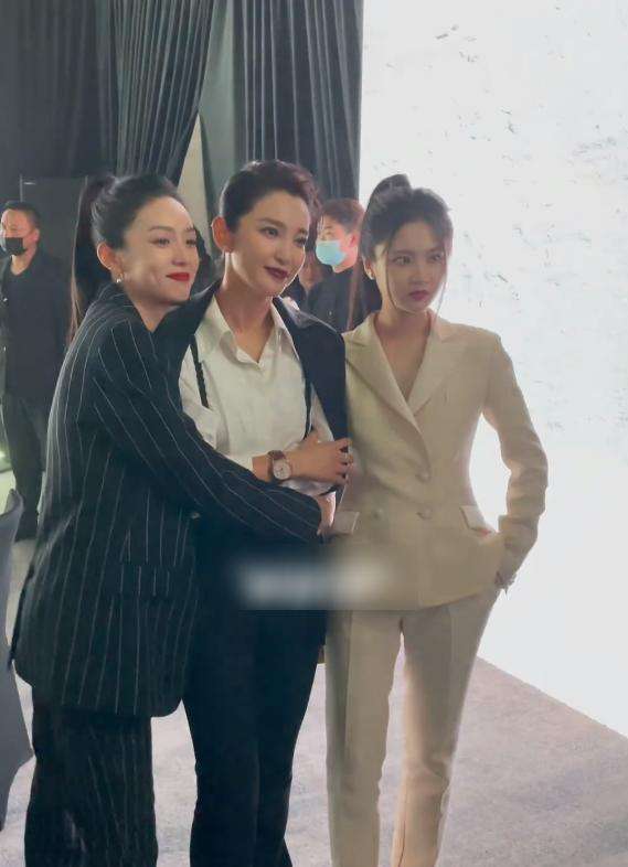 八面玲珑周也,与老板李冰冰亲密无间,节目神反应成经典.