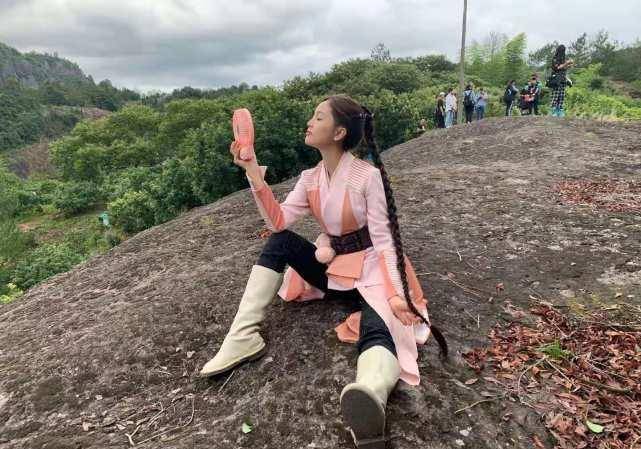 吴宣仪发长文表白《斗罗大陆》剧组,相比之下,肖战的告别文又短又敷衍