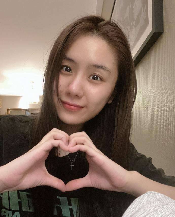 小豹子张潮:二婚娶小20岁娇妻,女儿张晔子是孙红雷"亲妹妹"_艾丽玛