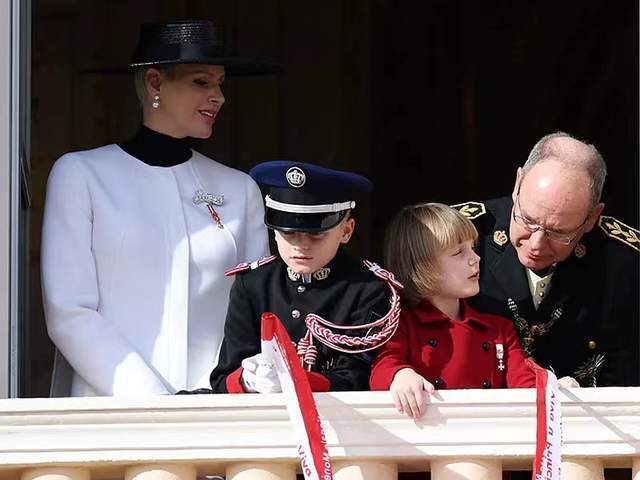 摩纳哥王室龙凤胎可爱营业!