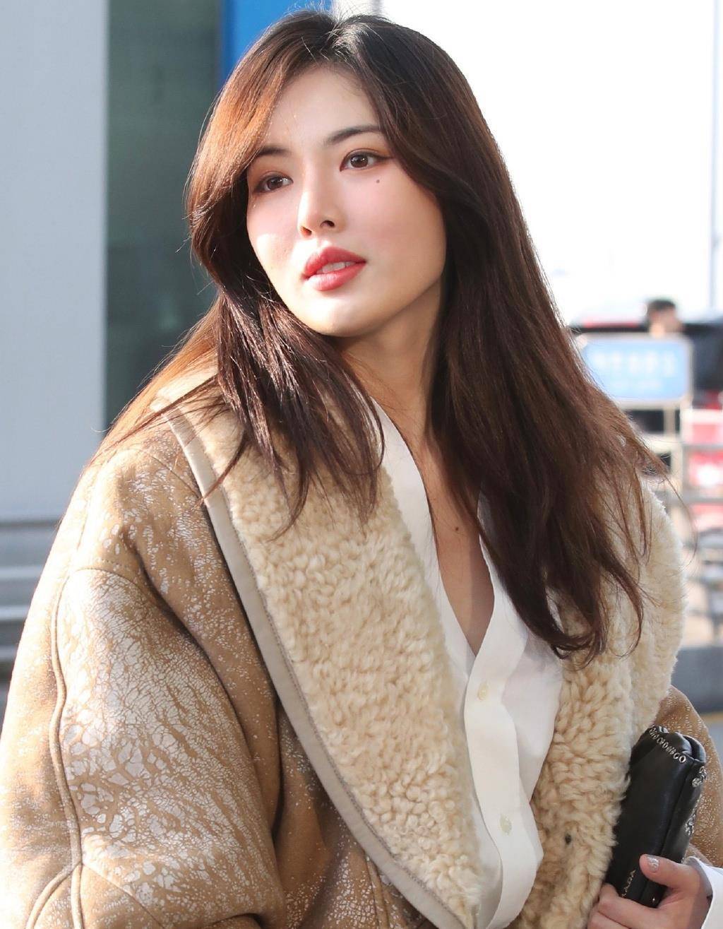 86斤金泫雅好任性,不仅挑战显胖羊羔绒外套,还大秀美腿不怕冷!