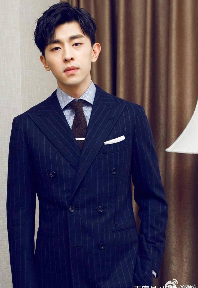 丹凤眼暖男,身高185自带分寸感,搭戏杨紫演绎精彩《香蜜》!