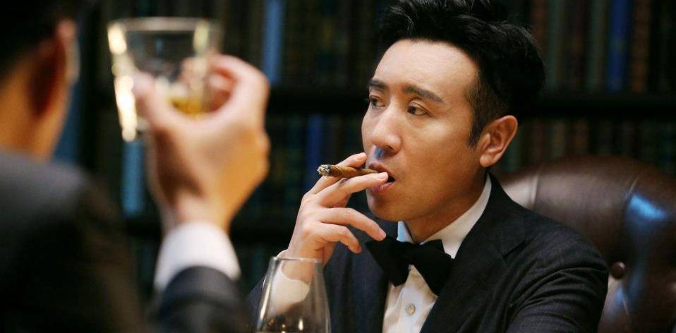 于和伟拍戏20年,却因蹦迪火爆全网,演技派跟流量明星的差距_人物_曹操