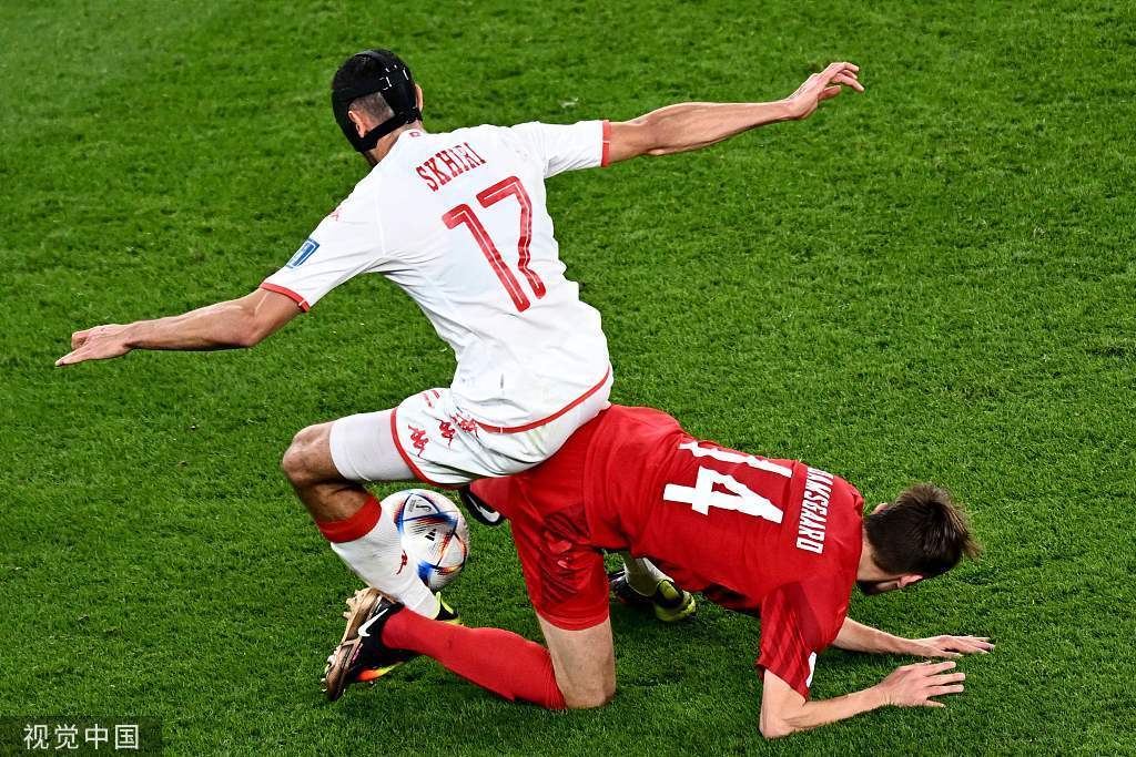 世界杯-舒梅切尔神扑科内柳斯中框 丹麦0-0突尼斯