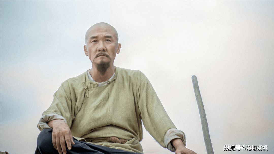 黄志忠出生在天津,8岁开始练球,曾是一名运动员,但因为身高原因,无奈