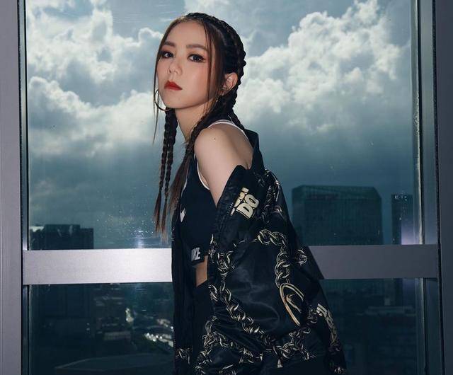 邓紫棋狂甩婴儿肥,5种发型打造完美v脸,美的可爱!_齐刘海_头发_脸型