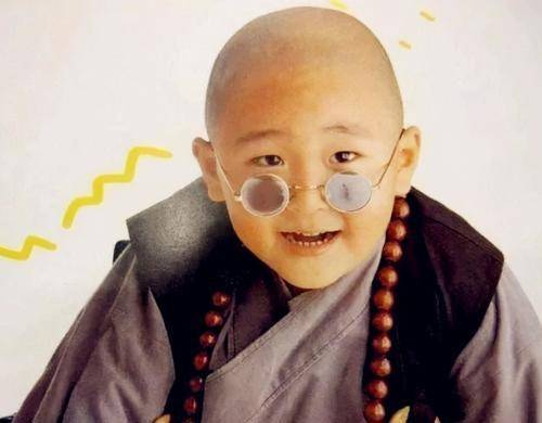 3岁出道4岁成名,如今无戏可拍出镜带货,郝劭文经历了什么?