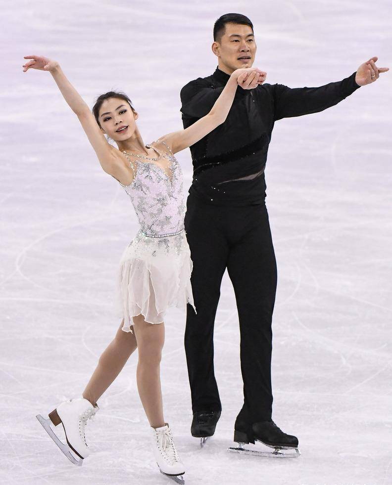 告别大12岁搭档,花滑女神退役后再晒美照,网友:行走的艺术品_于小雨