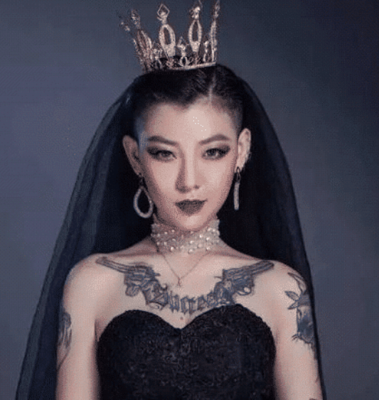 还记得"黑婚纱新娘"吗?