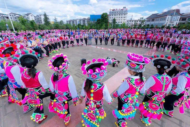 楚雄彝族自治州牟定县:彝族左脚舞成为了老百姓的舞蹈