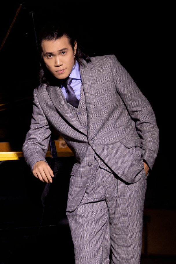 张玮伦 饰 马库斯探长▼翟松 饰 嫌疑犯11月24日