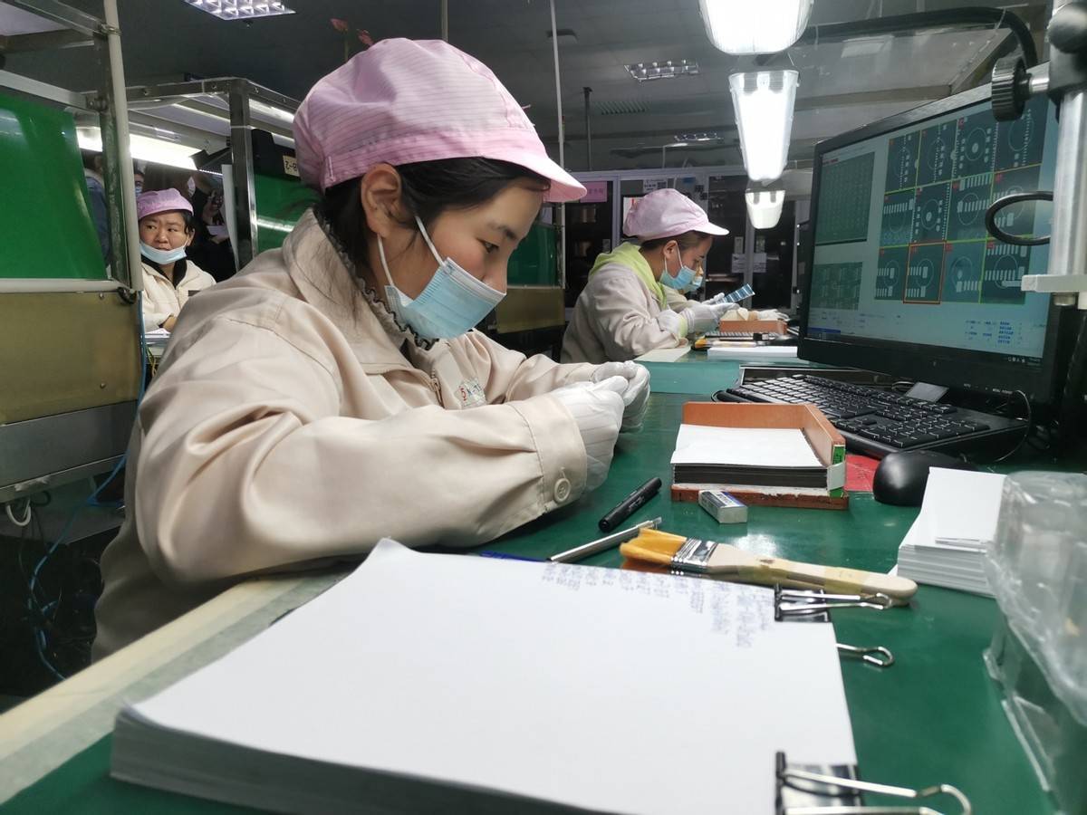 走进常熟东南相互电子,看ai如何深入产业让工厂更智能_企业_质检_工人