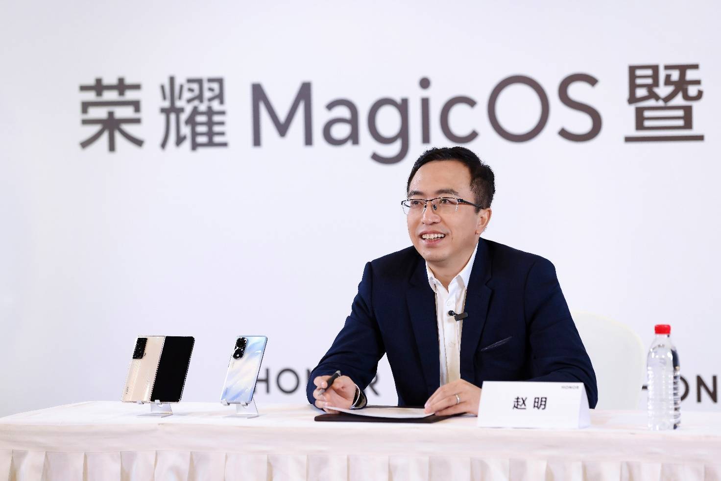 荣耀CEO赵明：操作系统是未来公司战略支点，边界是不做内容