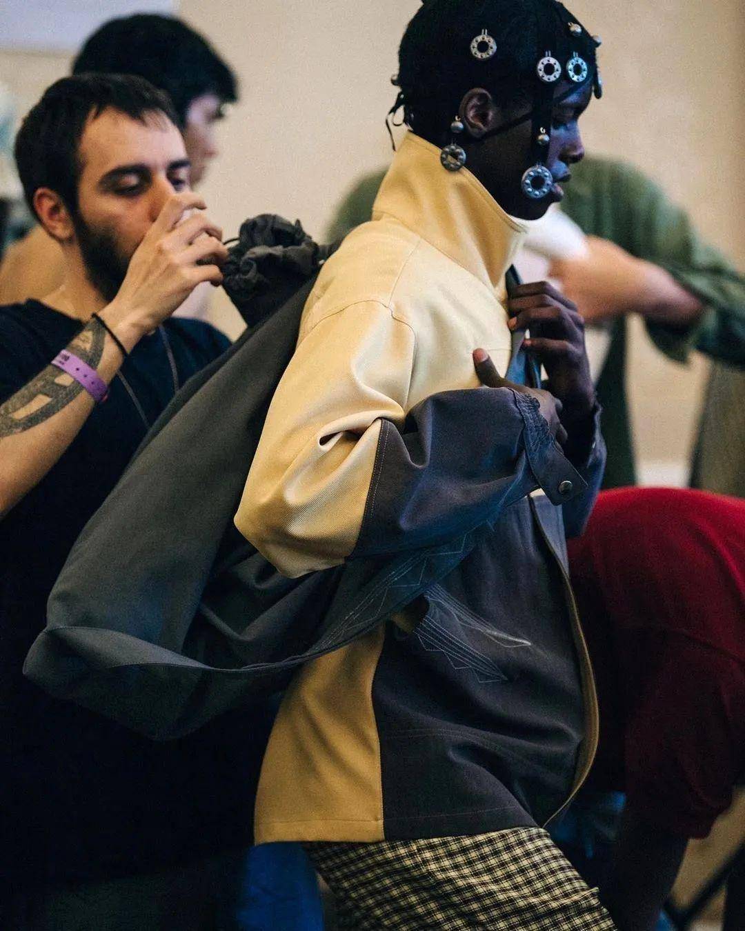 圣马丁新锐设计师kiko kostadinov挑战你对工装的想象_设计界_风格