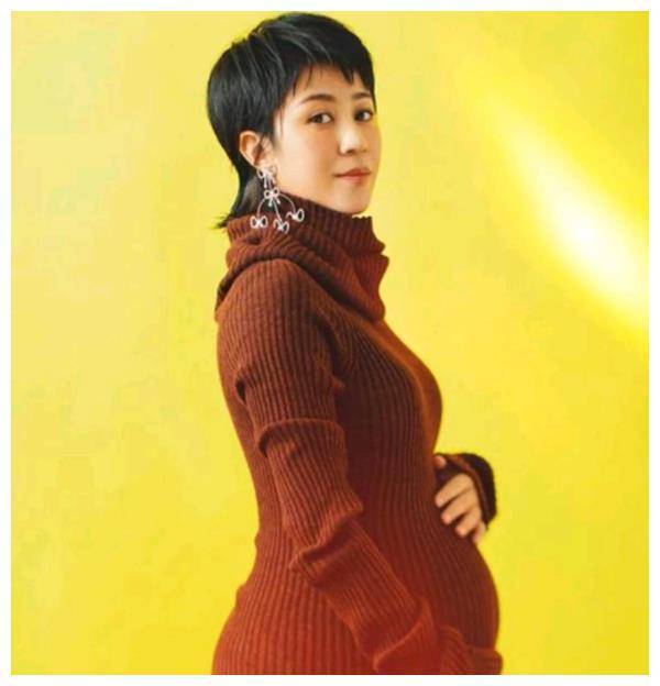 马丽孕照曝光,孕肚大如球四肢仍纤细,眼神温柔尽显母性光辉_玛丽_沈腾