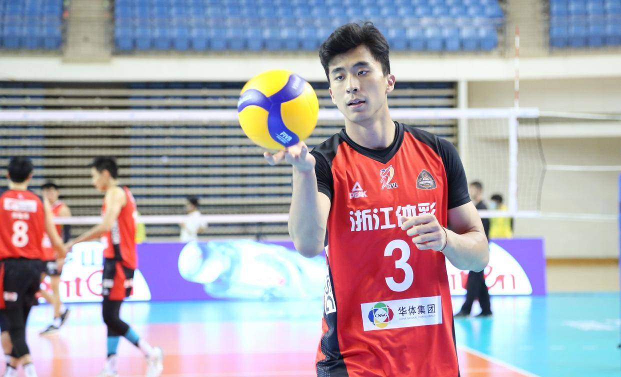 疑似15号副攻手李博的幺娘透露,在外参赛的小伙子突发心脏病不幸离世