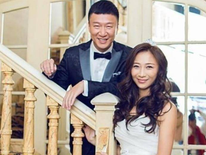 “御夫有术”王骏迪：嫁大15岁孙红雷，如今被宠成公主_丁嘉丽_女友_音乐