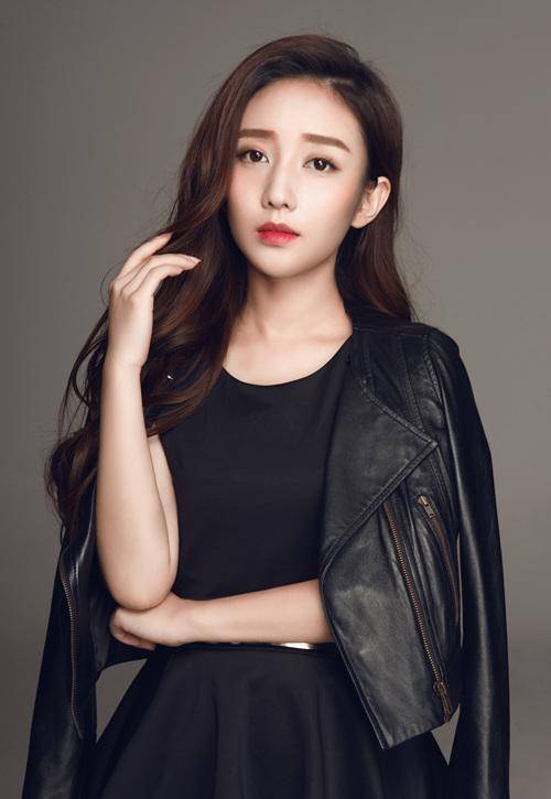 《非诚勿扰》最美观众,因被镜头无意扫到爆红,现成名气演员_陈梦瑶