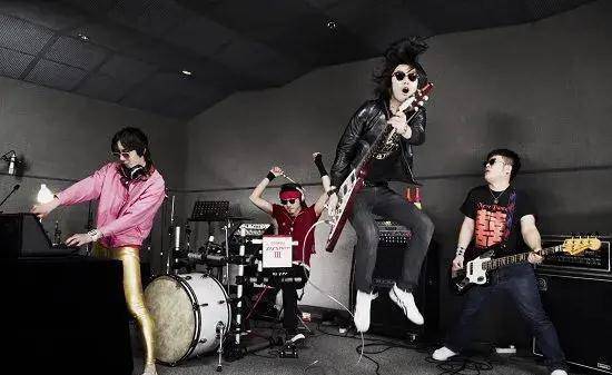 他们是九十年代国内最好的摇滚乐队,华语摇滚乐坛的拓荒牛_代表作