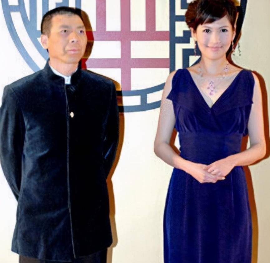 她与冯小刚"夜不归宿",事情曝光成过街老鼠,现40岁无人娶_沈星_后台