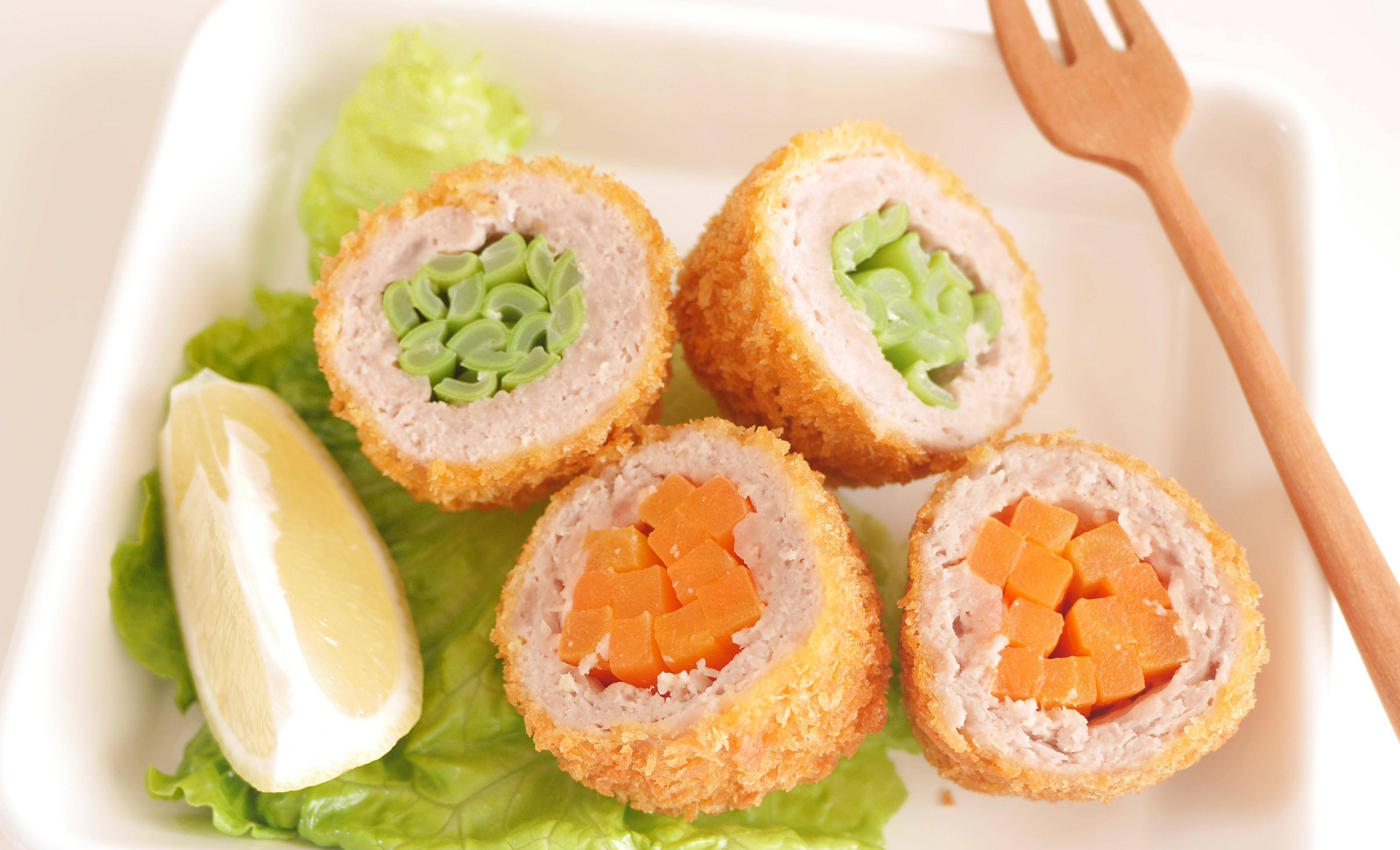 金黄酥脆的蔬菜肉卷,荤素搭配刚刚好,每次做得都不够吃_肉馅_胡萝卜