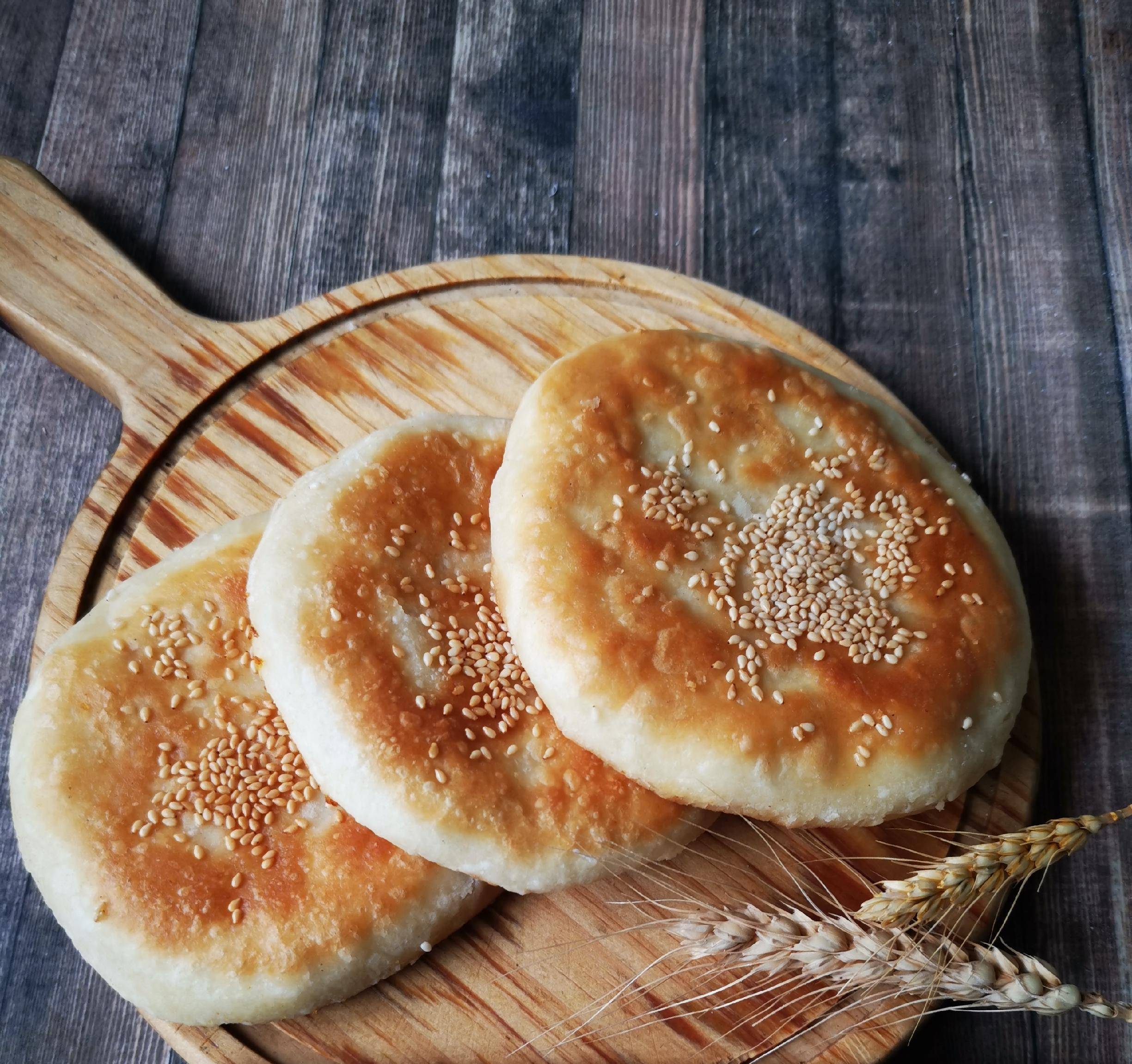 加点白糖做的油酥烧饼香甜酥脆_面团_酵母_成品