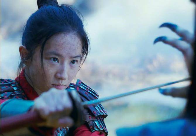 两代花木兰刘亦菲温明娜世纪同框!