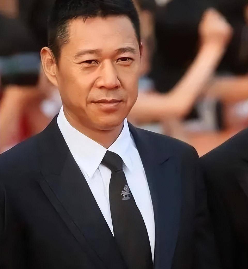 霍凡:嫁给张丰毅28年未生子女,却依旧被宠成宝_指导_舞蹈_演技