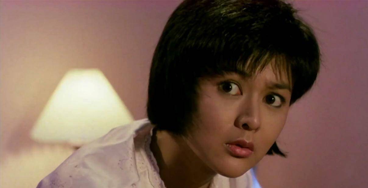 直到1985年,洪金宝邀请她参演《夏日福星》.