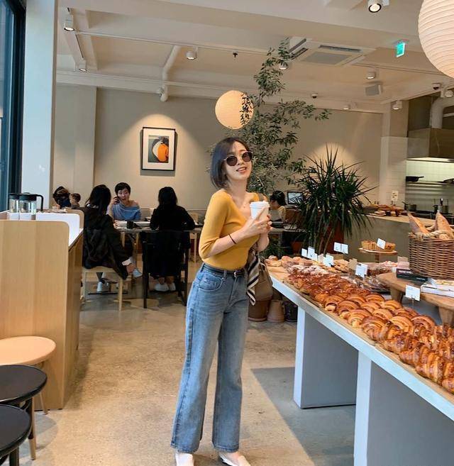 来看看时尚博主小斯,美腻腻的穿搭你一定喜欢_西装_气质_颜色