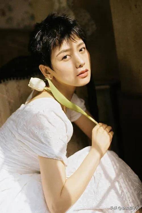 刘恺威的新女友李晓峰颜值,身材,学历赶超杨幂?_恋情_网友_女生