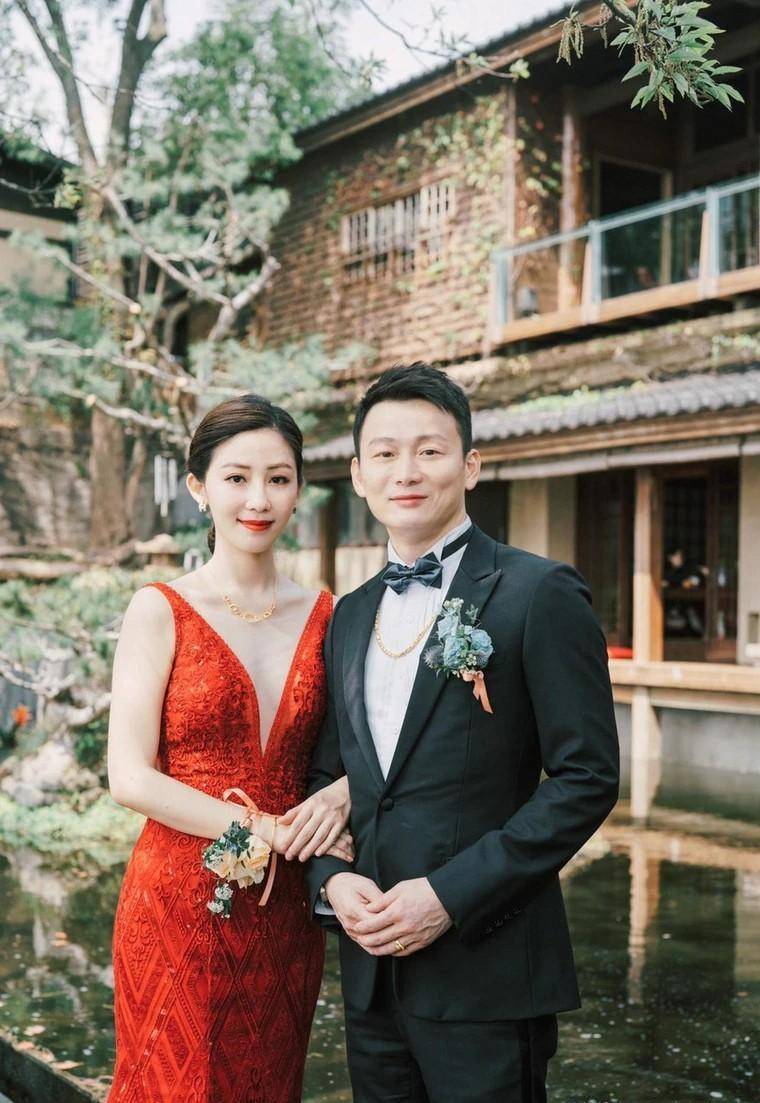 于中中老婆图片