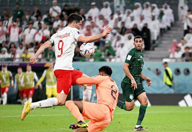 2022年卡塔尔世界杯C组比赛波兰队两球依旧2：0 