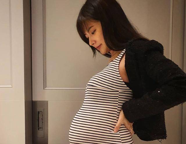 钟嘉欣怀孕图片