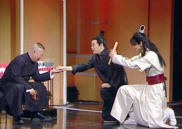 秦霄贤请师哥栾云平助演,一文钱交给师父郭德纲_老秦_喜剧_单口相声
