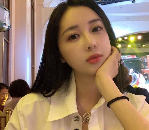 潘玮柏结婚,不仅引来了王思聪的调侃,还牵出了神秘的amy姐_amy_网友