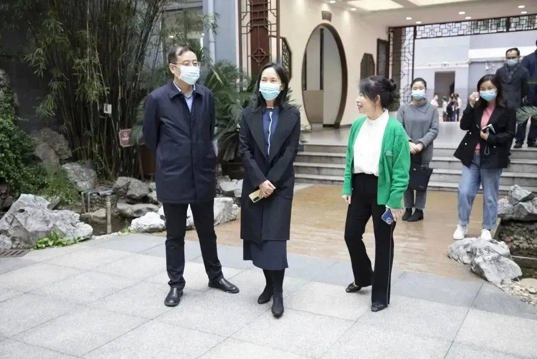 江苏省无锡市梁溪区区领导莅临无锡市东林小学调研_王湘玲_教育_工作